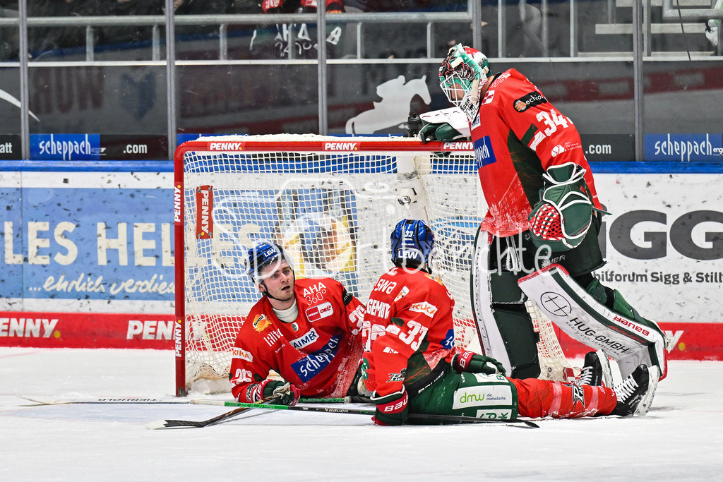 Augsburger Panther - Iserlohn Roosters | AUGSBURG, GERMANY - 06. JANUARY: im Bild Alexander BLANK (Augsburger Panther 26), Tim WOHLGEMUTH (Augsburger Panther 33) und Michael GARTEIG (Augsburger Panther 34 während dem Match zwischen den Augsburger Panthern und den Iserlohn Roosters am 37. Spieltag der Penny DEL im Curt Frenzel Stadion
