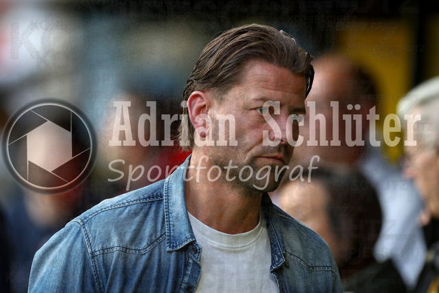 08.05.2026, GER, Fussball, Herren, 1. BL, Saison 2025/2026, Borussia Dortmund - Eintracht Frankfurt | Roman Weidenfeller schaut