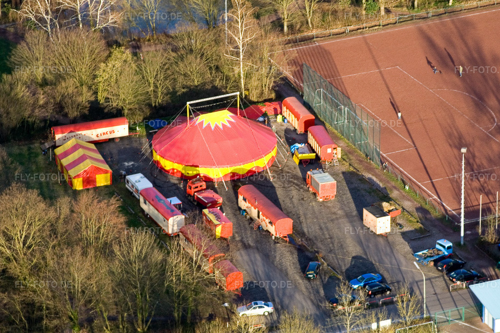 Luftbild: Circus Weisheit am Sportplatz in Kandel im Bundesland Rheinland-Pfalz in Deutschland. Foto: IMG_9819.jpg vom 18.03.2008 durch Werner Riehm/FLY-FOTO.de