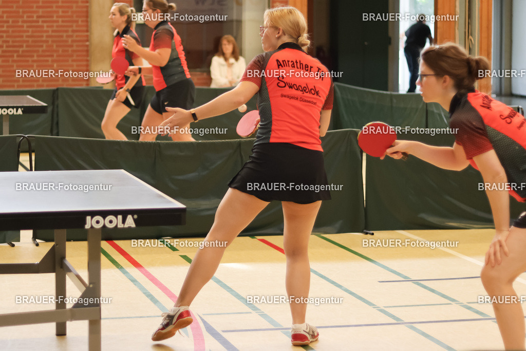 097_KFC_20230815_0001.JPG -  - KFC Uerdingen vs SF Baumberg - Oberliga Niederrhein | Krefeld, Deutschland, 03.09.23:   

Anrather TK RW Damen (li)Hartkopf (re)Spix


waehrend des Spiels der der NRW Liga zwischen Anrather TK RW Damen  vs 1. TTC SG Dülken in der Kicker-Halle Willich-Anrath   am 03. September  2023 in Willich Anrath. 

(Foto von Michael Adler / Brauer-Fotoagentur)

