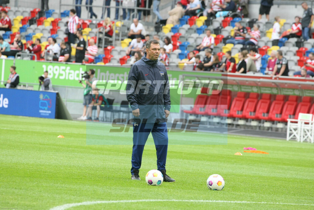 Fortuna Düsseldorf - Hertha BSC | Andreas Menger, Torwarttrainer Hertha BSC - © Sportfoto-Sale (MK) - Realisiert mit Pictrs.com