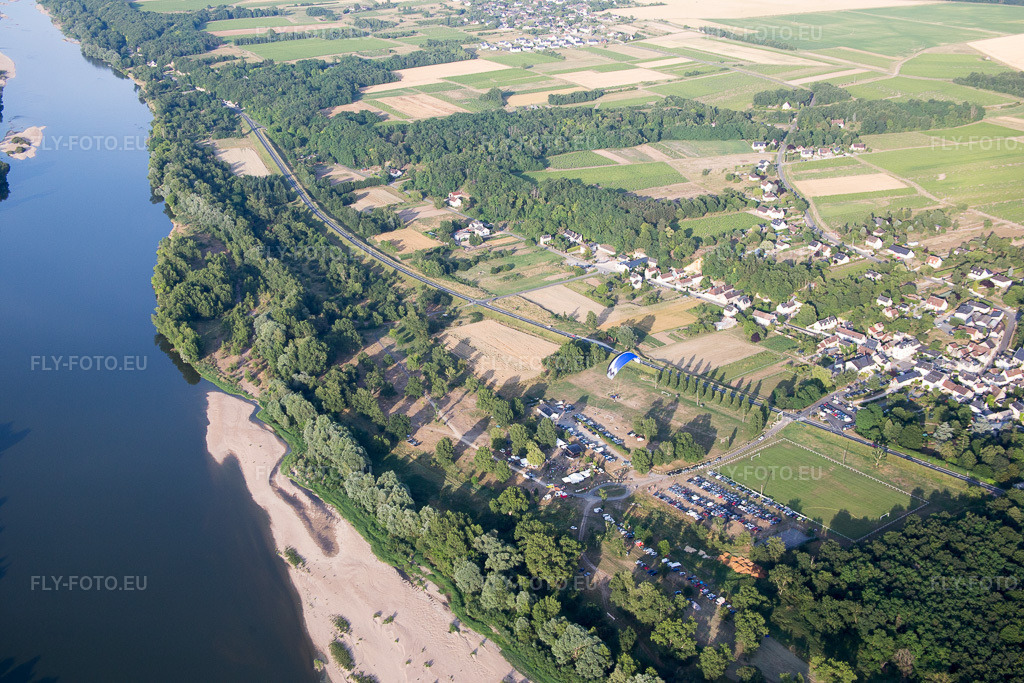 Vue aérienne: Vue de la ville à Chargé dans le département Indre et Loire, France. Photo: IMG_082408.jpg prise le 20/06/2015 par Werner Riehm/FLY-FOTO.euRésolution de l'original: 5472 x 3648 px