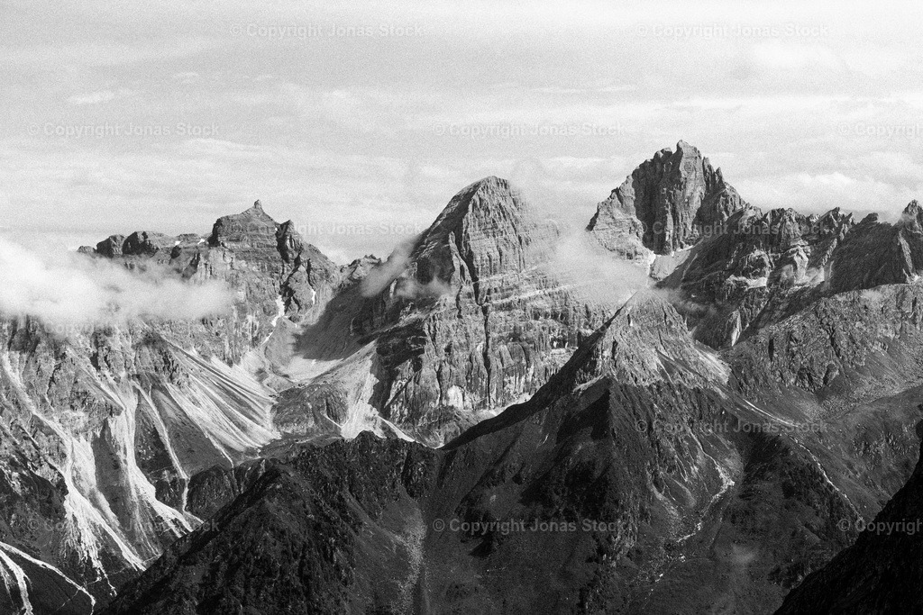 Stubai Mountains | Some peaks in Stubai, Austria.  - Realisiert mit Pictrs.com