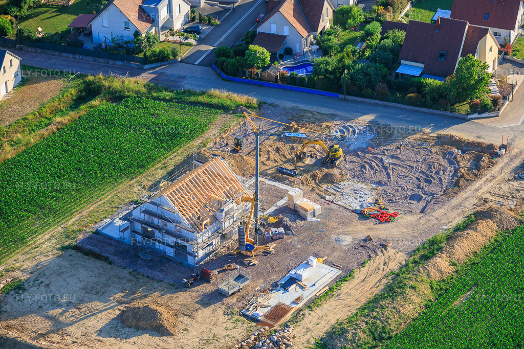Vue aérienne: Nouveau chantier EFH rue des Hirondelles à Steinseltz dans le département Bas Rhin, France – .Photo: IMG_157828.jpg prise le 19/06/2026 par Werner Riehm/FLY-FOTO.eu – Résolution de l'original: 5867 x 3911 px