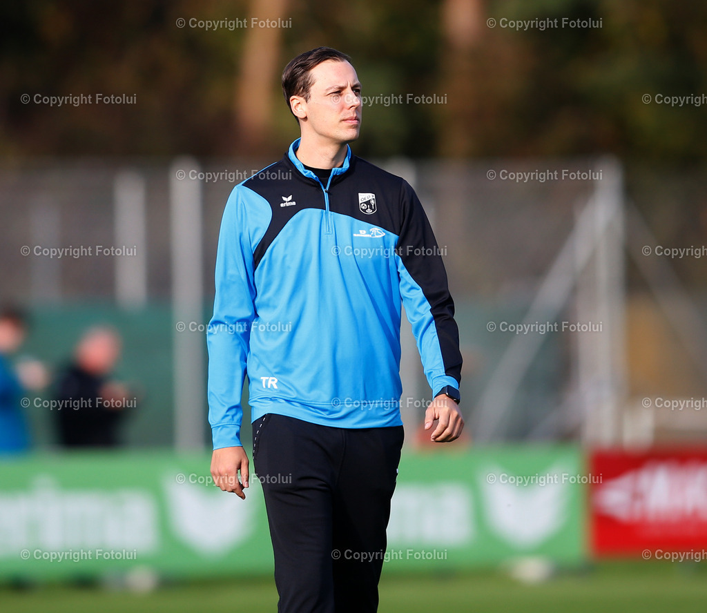 A_LUI_19102024_00003 | SPORT FUSSBALL REGIONALLIGA ASKOE OEDT -WILDON 19.10.2024 IM BILD: TRAINER ALEXANDER ZELLHOFER (OEDT) UND (WILDON) FOTO.FOTOLUI
