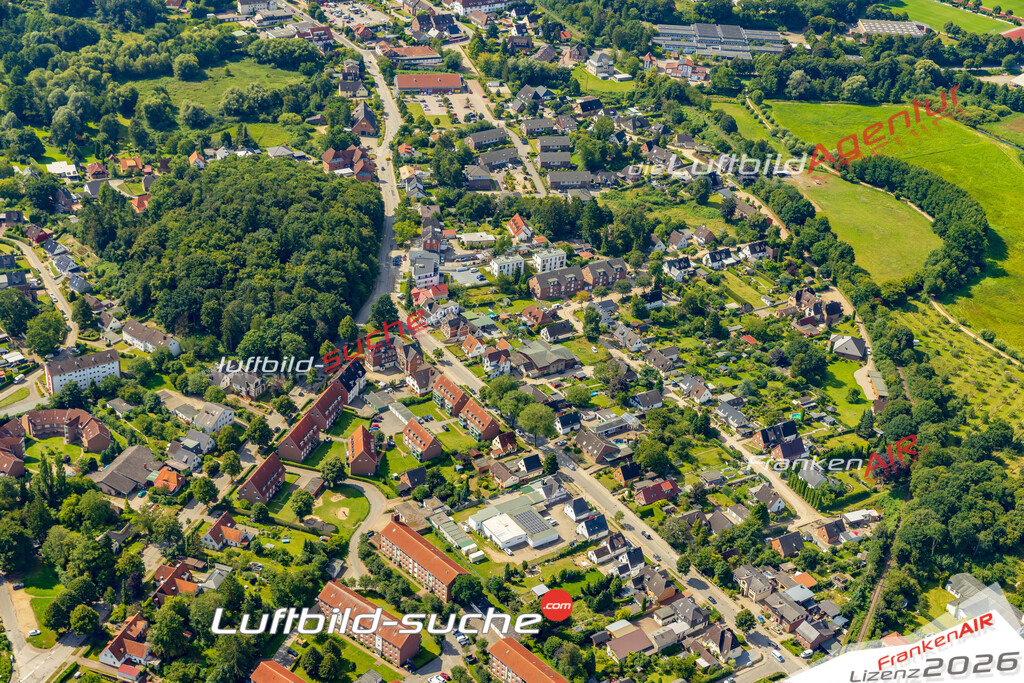 Lütjenburger Straße Malente Bild- Das Luftbild wurde 2025 vom UL-Flugzeug heraus erstellt ( keine Drohne bzw. Drohnenaufnahme ) - Hochauflösende Luftaufnahme -Nicht vergleichbar mit Google Maps oder Satelittenbilder- Die Geschenkidee !Mit Lizenz und Bildrechte bestellbar - CC