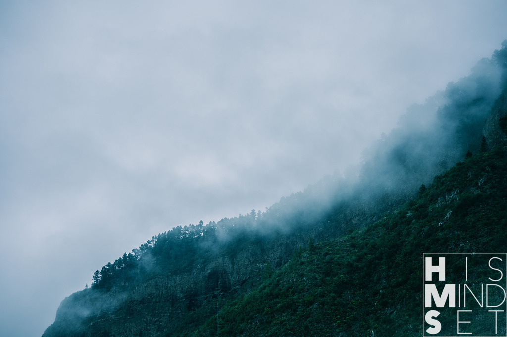 Sky's missing | Sichere dir dein Lieblingsbild von HISMINDSET als Print für dein Zuhause oder das Büro! - Realisiert mit Pictrs.com