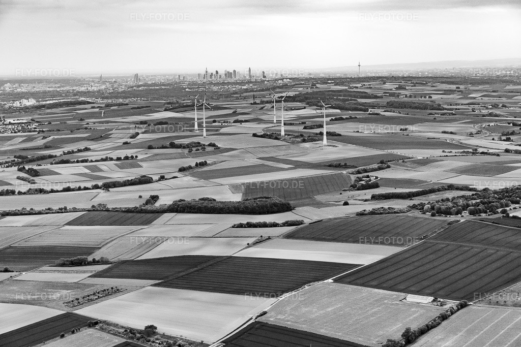 Luftbild: Skyline von Frankfurt am Main aus Nordosten von Schöneck aus im Ortsteil Nordend-West in Frankfurt im Bundesland Hessen in Deutschland. Foto: IMG_088847.jpg vom 20.05.2016 durch Werner Riehm/FLY-FOTO.de