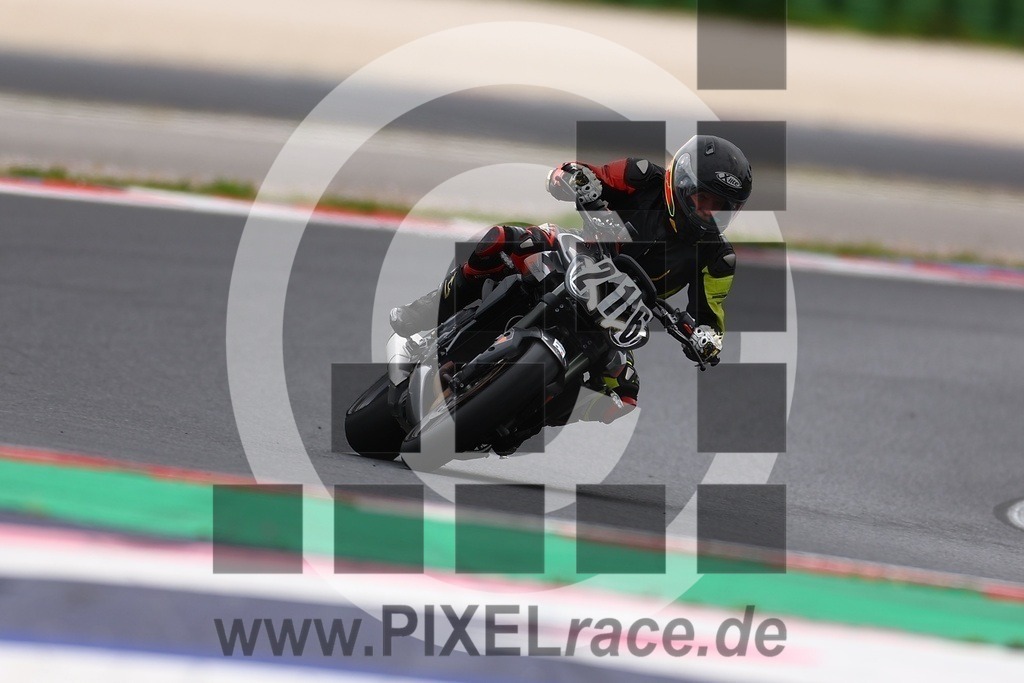 0216-20260331_02005 | Schöne Erinnerungen an spannende Momente - das festzuhalten ist unser Job. PIXELrace.de ist seit 2003 auf den Rennstrecken Europas unterwegs um die Action draußen beim Fahren und die wunderbare Stimmung imm Fahrerlager für euch einzufangen.