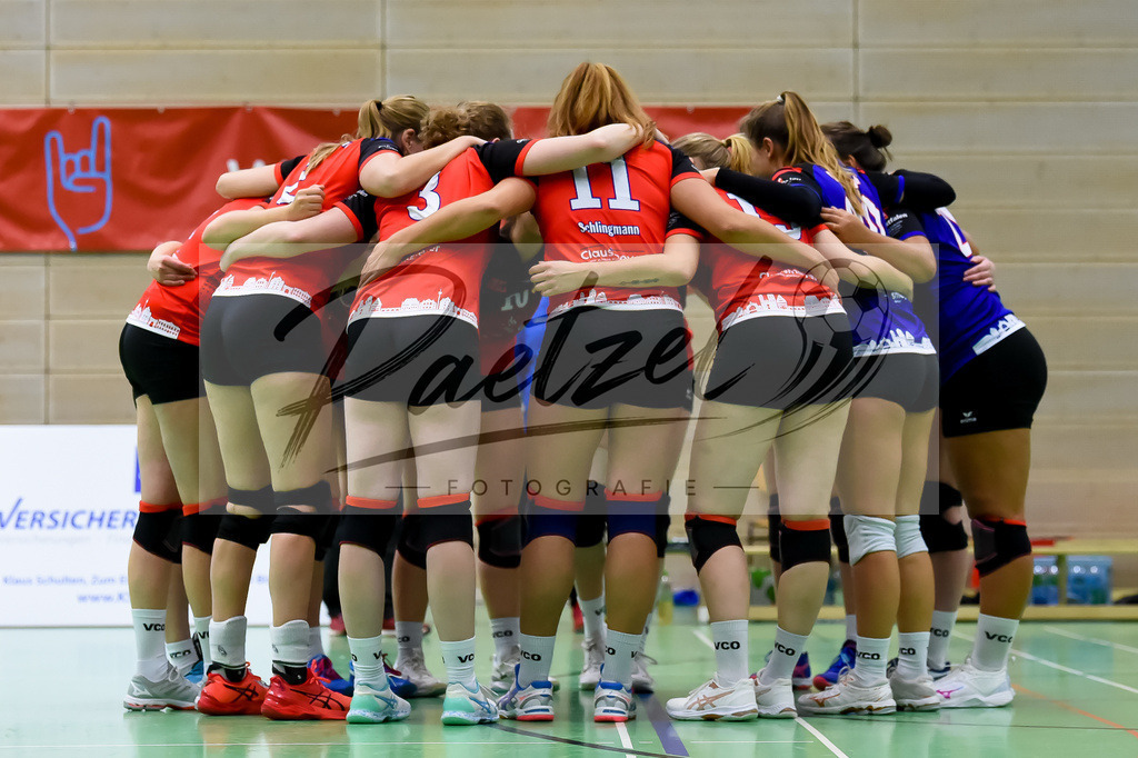 VCOBWA20211106_009 | Volleyball, Frauen:   bei dem Spiel der 3. Liga West zwischen VC Osnabrueck und SV BW Aasee in der Schlosswallhalle am 06.11.2021 in Osnabrueck, Deutschland. - Realisiert mit Pictrs.com