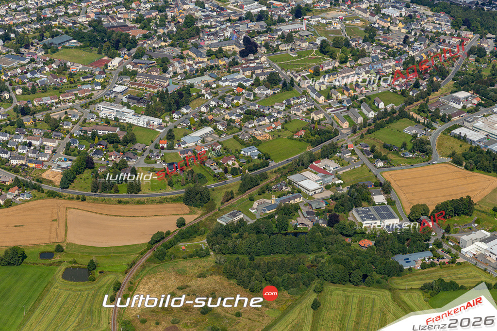 Das Luftbild der Stadt Helmbrechts wurde 2021 vom Flugzeug heraus erstellt (keine Drohne) Aufnahmehöhe ca.450 Meter- hohe Bildauflösung und Druck-Qualität garantiert!