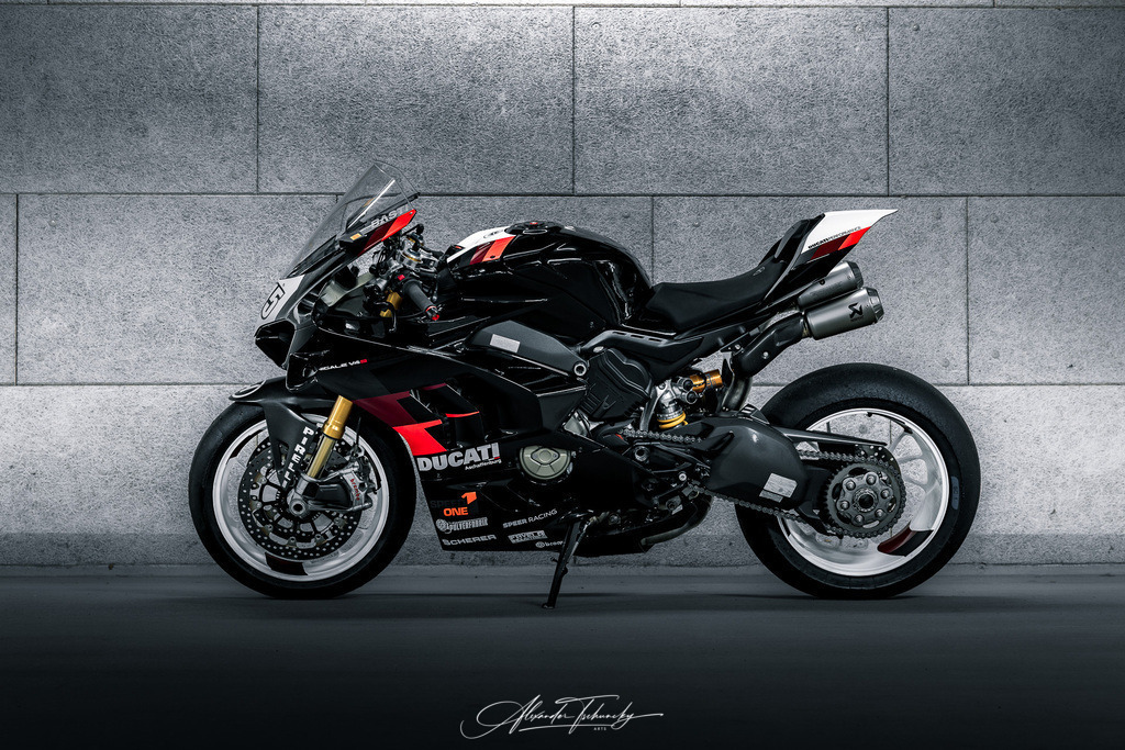 Ducati Panigale V4S | Entdecken Sie die faszinierende Welt von Alexander Tschuncky Arts: Kreative Fotografie, atemberaubende Automobilkunst und hochwertiger Bilderdruck. Lassen Sie sich inspirieren! - Realisiert mit Pictrs.com