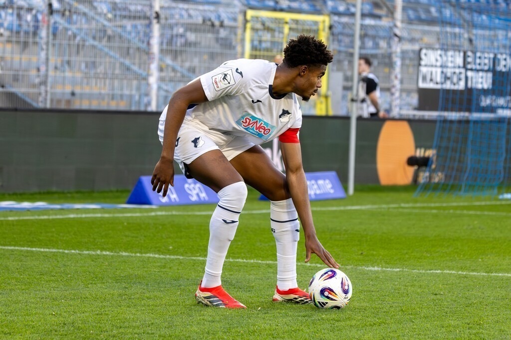 Fußball 3. Liga, Saison 2025/26, 32. Spieltag: Waldhof Mannheim gegen TSG Hoffenheim II | Fußball 3. Liga, Saison 2025/26, 32. Spieltag: Waldhof Mannheim gegen TSG Hoffenheim II***Kelven Frees (5, Hoffenheim) - Realisiert mit Pictrs.com