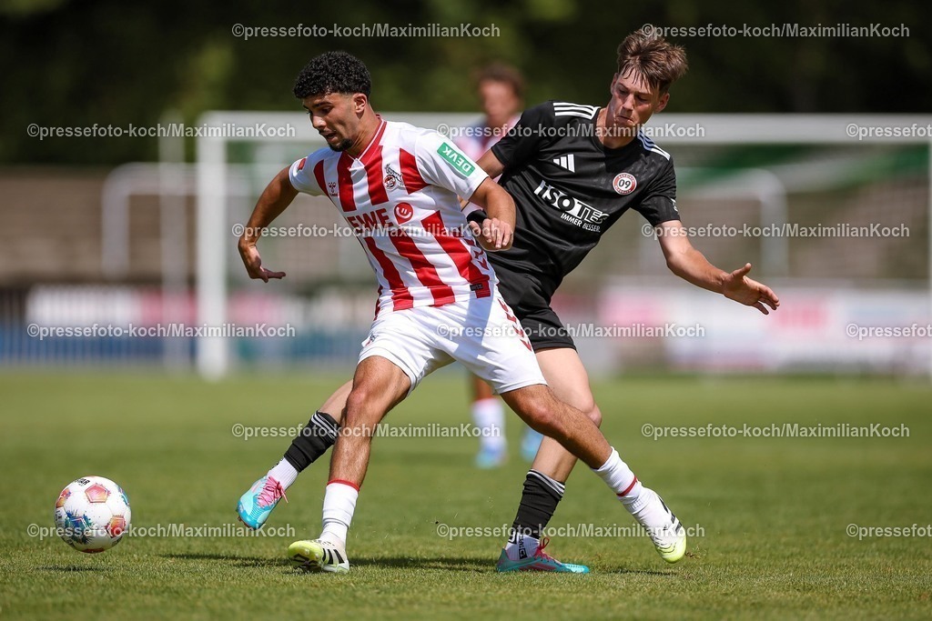1FC12072501290 | 12.07.2025, Fußball, SV Bergisch Gladbach 09 - 1. FC Köln, Testspiel, BELKAW-Arena, Saison 2025 2026: Fayssal Harchaoui (1.FC Koeln #34) im Zweikampf gegen Ole Tillmann (Bergisch-Gladbach #22) DFB regulations prohibit any use of photographs as image sequences and or quasi-video.