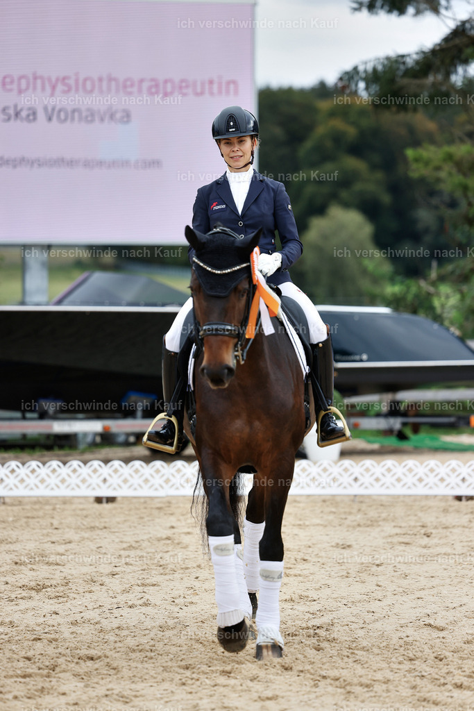 3-Siegerehrung-Dressur M_-StoibPH-2546 | working equitationturnier fotograf videograf stoibphotography marixx film working equitation deutschland reitsport turnierfotografie eventfotografie equestrian events