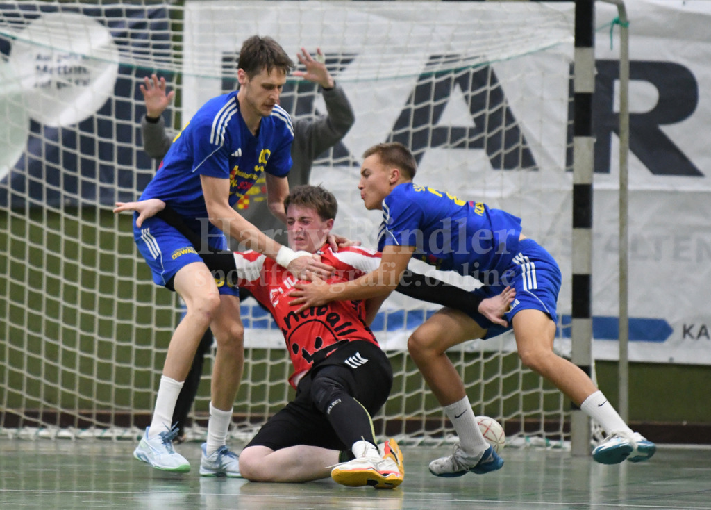 SSG Metten : VfL Waldkraiburg | die SSG`ler packen zu: Patrick Sigl (SSG Metten #99)  und Leonard Reiszky (SSG Metten #24) - Realisiert mit Pictrs.com