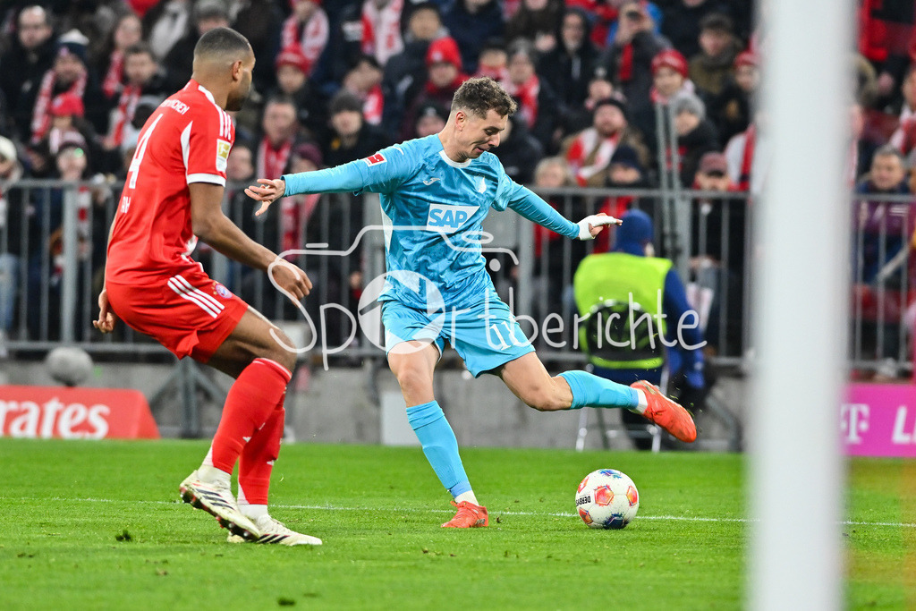 FC Bayern München - TSG 1899 Hoffenheim | MUNICH, GERMANY - 08. FEBRUARY: im Duell Jonathan TAH (FC Bayern Munich 4) und Fisnik ASLLANI (TSG Hoffenheim 11) während dem Bundesligamatch zwischen dem FC Bayern München und der TSG 1899 Hoffenheim am 21. Spieltag in der Allianz Arena / DFL REGULATIONS PROHIBIT ANY USE OF PHOTOGRAPHS AS IMAGE SEQUENCES AND/OR QUASI-VIDEO