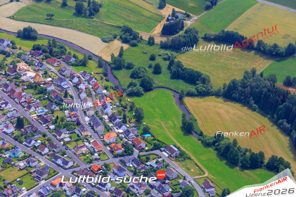 Die Luftaufnahme der Stadt Roeslau wurde vom UL-Flugzeug heraus erstellt ( keine Drohne )- hohe Auflösung für beste Qualität