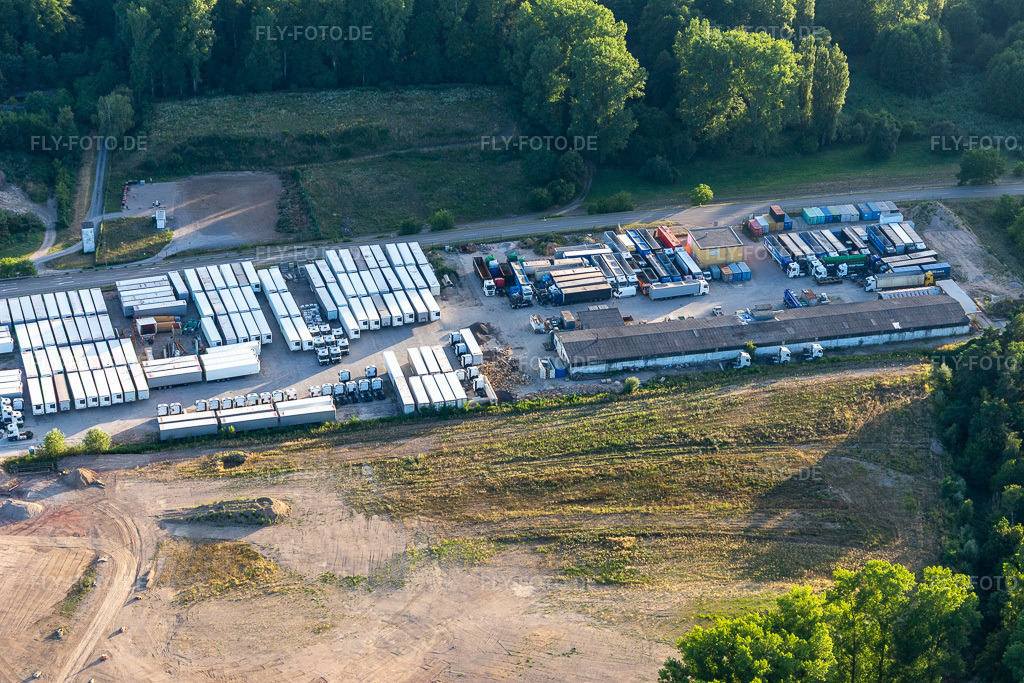 Luftbild: HeKa Herzog GmbH im Ortsteil Neudorf in Graben-Neudorf im Bundesland Baden-Württemberg in Deutschland. Foto: IMG_133512.jpg vom 12.07.2022 durch Werner Riehm/FLY-FOTO.deWWW.HEKA.DE