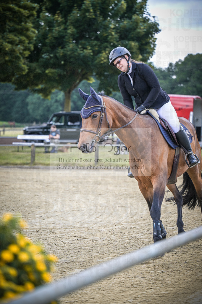 DOS_2724 | Entdecke hochwertige Reitturnierfotos von Foto Oger. Professionell, emotional und authentisch – jetzt Lieblingsmomente im Shop bestellen.Deutschlandweite Turnierfotografie. - Realisiert mit Pictrs.com