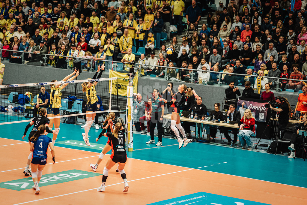 Volleyball | Frauen | Saison 2025/2026 | Volleyball Bundesliga | ETV Hamburger Volksbank Volleys vs. SSC Palmberg Schwerin | 17.01.2026 | Lina Köster (#3, ETV Hamburger Volksbank Volleys) beim Angriff