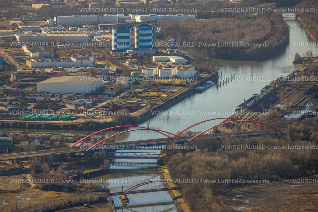 Essen240107021 | Luftbild, gesperrte Rhein-Herne-Kanalbrücke mit rotem Geländer, rote Doppelbogenbrücke, Autobahn A42 Emscherschnellweg, Ebel, Essen, Ruhrgebiet, Nordrhein-Westfalen, Deutschland