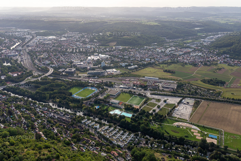 Luftbild: Festplatz, Freibad, Camping, Paul Horn Arena im Ortsteil Weststadt in Tübingen im Bundesland Baden-Württemberg in Deutschland. Foto: IMG_008565.jpg vom 27.08.2020 durch Werner Riehm/FLY-FOTO.de