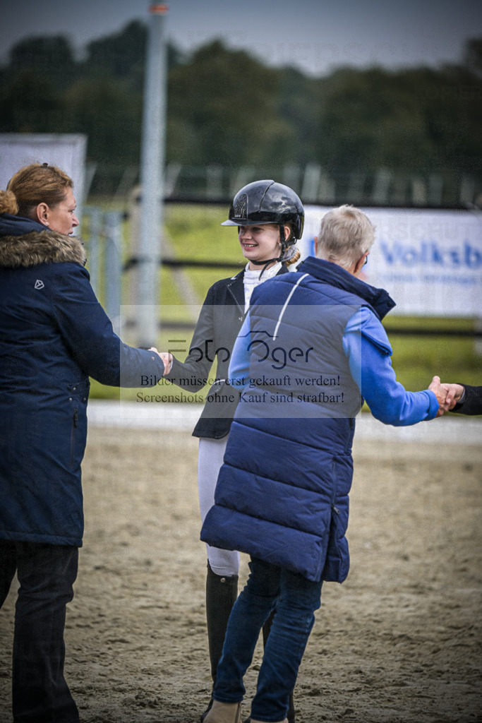 DOS_B298 | Entdecke hochwertige Reitturnierfotos von Foto Oger. Professionell, emotional und authentisch – jetzt Lieblingsmomente im Shop bestellen.Deutschlandweite Turnierfotografie. - Realisiert mit Pictrs.com