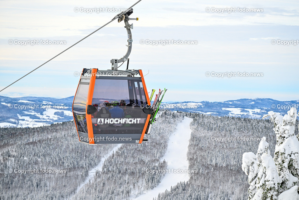 Hochficht_ Skigebiet_ Boehmerwald_ Saisonopening_ 08.12.2023-45 | 08.12.2023, Hochficht, AUT, Skigebiet Hochficht, Boehmerwald, Saisonopening 2023, im Bild Gondel, Bergbahn, Panorama