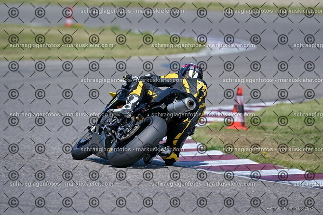 26BT01-1658 | 717 - Realisiert mit Pictrs.com