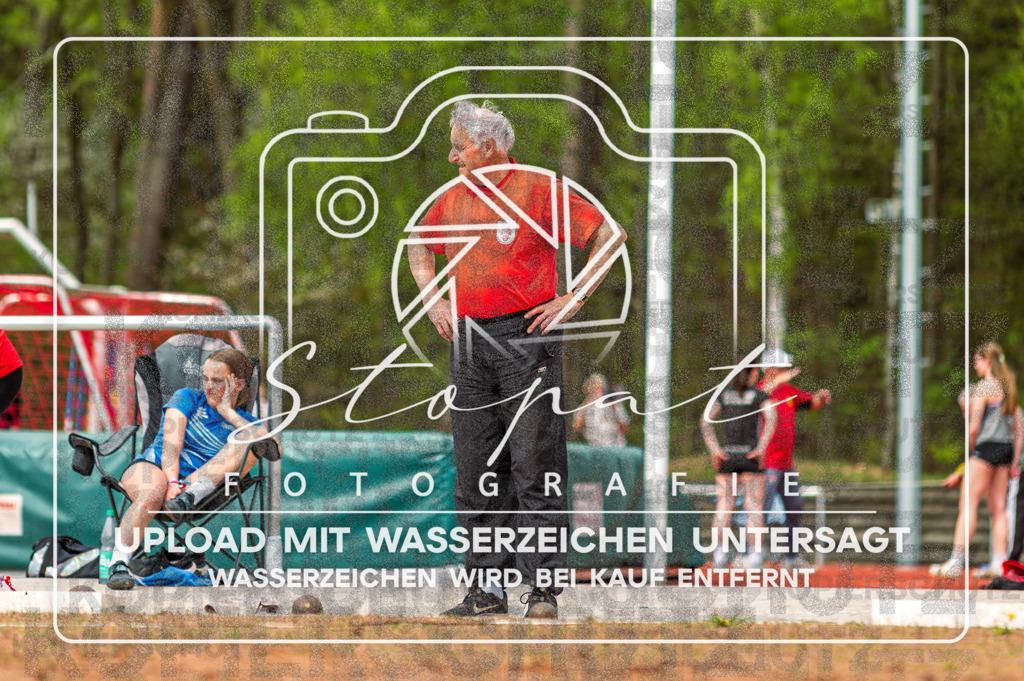 KMHK-1100 | Kreismeisterschaften Leichtathletik-Wurf Heidekreis 2026 im Boehmewaldstadion, Soltau (Simon Paul Stopat) - Realisiert mit Pictrs.com