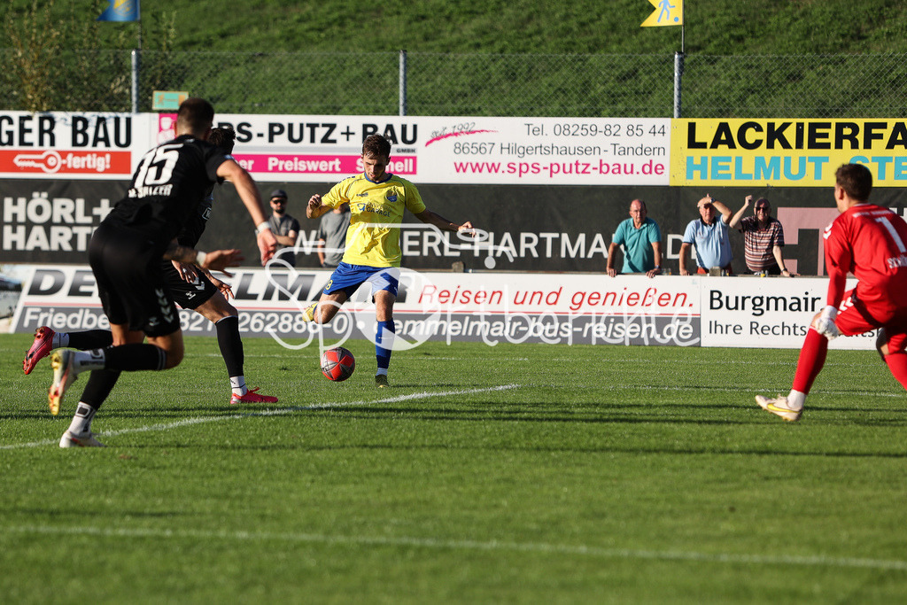 FC Pipinsried - SV Wacker Burghausen | Benedikt WIEGERT (FCP #28) erzielt den Treffer zum 3-1 fuer den FC Pipinsried