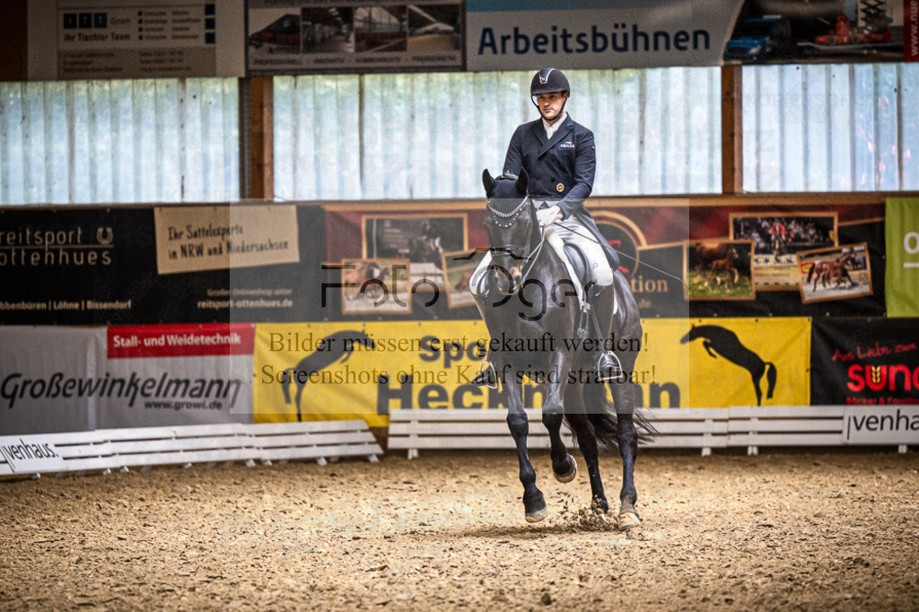 DOS_1320 | Entdecke hochwertige Reitturnierfotos von Foto Oger. Professionell, emotional und authentisch – jetzt Lieblingsmomente im Shop bestellen.Deutschlandweite Turnierfotografie. - Realisiert mit Pictrs.com