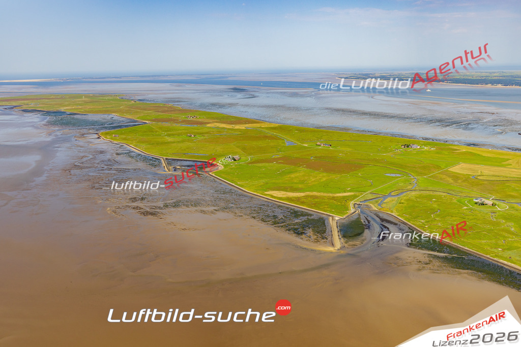 Mayenswarf Langeneß Bild- Das Luftbild wurde 2025 vom UL-Flugzeug heraus erstellt ( keine Drohne bzw. Drohnenaufnahme ) - Hochauflösende Luftaufnahme -Nicht vergleichbar mit Google Maps oder Satelittenbilder- Die Geschenkidee !Mit Lizenz und Bildrechte bestellbar - CC