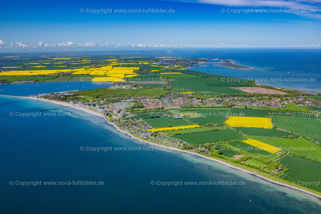 Grossenbrode_ELS_4483150522 | GROßENBRODE 15.05.2022 Ortsansicht an der Meeres-Küste der Ostsee in Großenbrode im Bundesland Schleswig-Holstein. // Townscape on the seacoast of Baltic Sea in Grossenbrode in the state Schleswig-Holstein. Foto: Martin Elsen