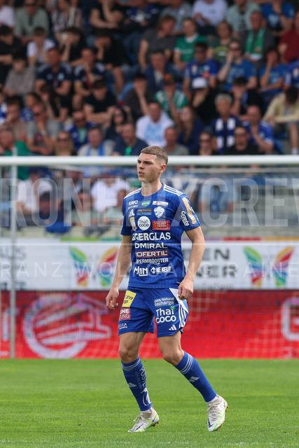 TSV Egger Glas Hartberg vs SK Rapid Wien – Championship Group    | Hartberg, Austria, 19.Apr.26 - SOCCER - ADMIRAL Bundesliga, TSV Egger Glas Hartberg vs SK Rapid Wien. The image shows Elias Havel (Hartberg) and fans of Hartberg. 