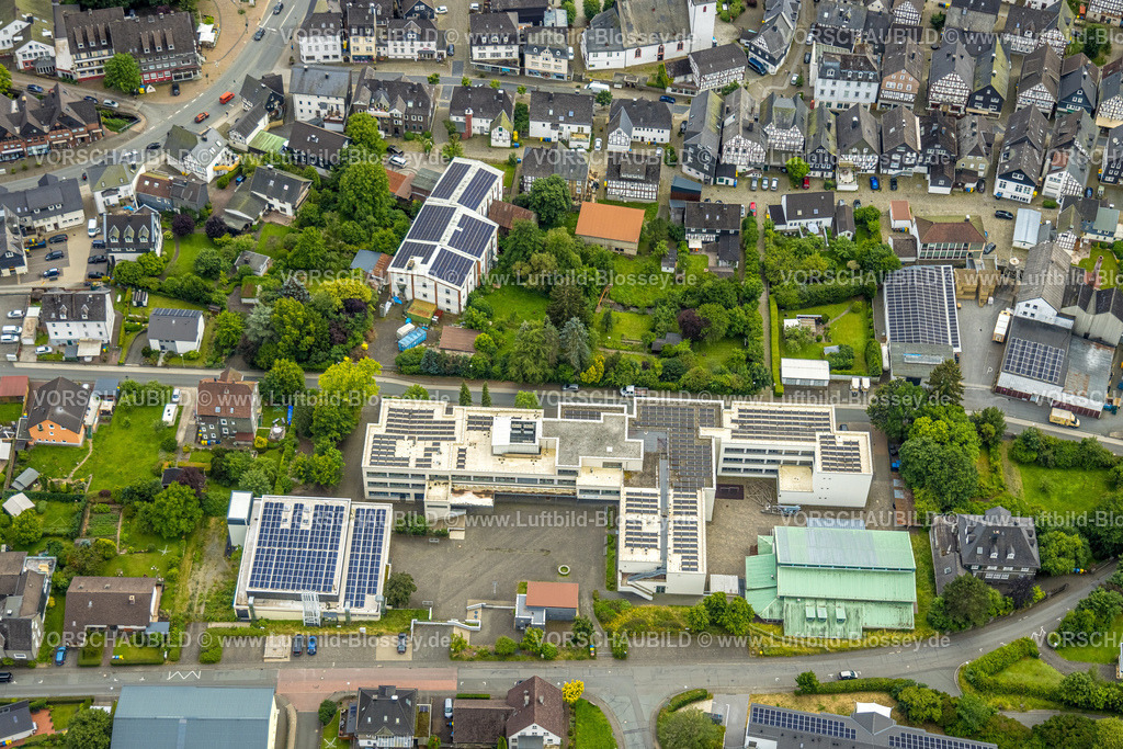BadLaasphe240709537 | Luftbild, Städt. Gymnasium mit Solardach, Bad Laasphe, Sporthalle TV Laasphe 1863 e.V., Wittgensteiner Land, Nordrhein-Westfalen, Deutschland