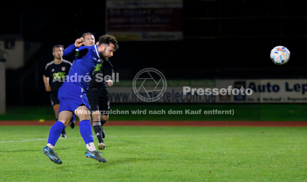 Preetzer TSV vs MTV Dänischenhagen | Jendrik Müller (Preetz #6) köpft hier den 2:1-Siegtreffer / Fußball-Verbandsliga Ost Männer 2026/2027 / Preetzer TSV vs MTV Dänischenhagen / Jahnplatz / Preetz / 16.10.26 - Realisiert mit Pictrs.com