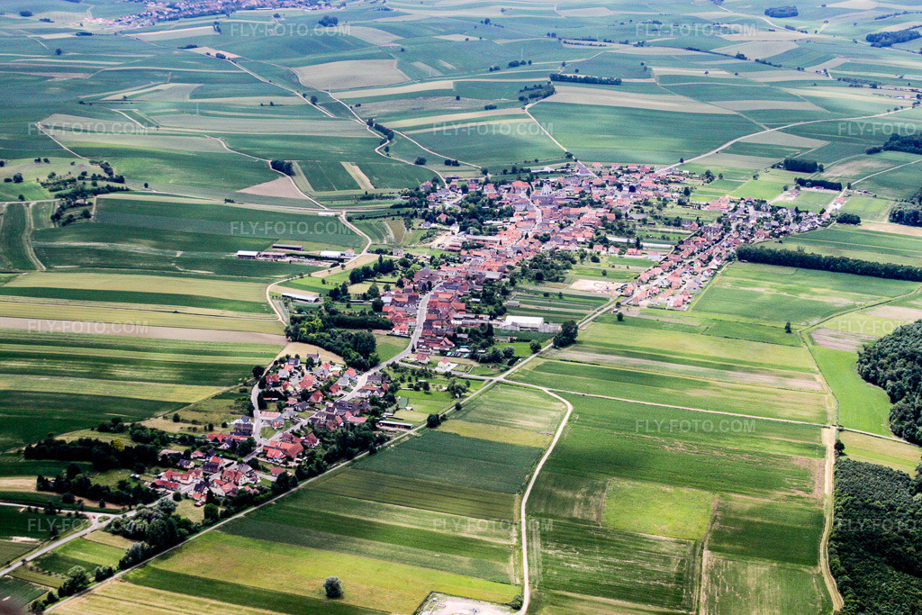 Aerial view: View of the town in Niederlauterbach in the state Bas-Rhin, France.Photo: IMG_19045.jpg taken on 06/20/2009 by Werner Riehm/FLY-FOTO.comResolution of the original: 4752 x 3168 px