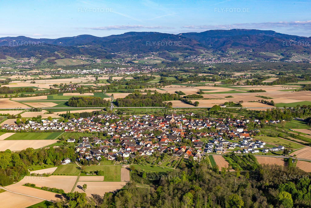 Luftbild: Ortsansicht von Westen im Ortsteil Unzhurst in Ottersweier im Bundesland Baden-Württemberg in Deutschland. Foto: IMG_099096.jpg vom 23.04.2017 durch Werner Riehm/FLY-FOTO.de
