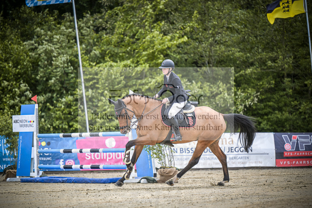 DOS_5796 | Entdecke hochwertige Reitturnierfotos von Foto Oger. Professionell, emotional und authentisch – jetzt Lieblingsmomente im Shop bestellen. - Realisiert mit Pictrs.com