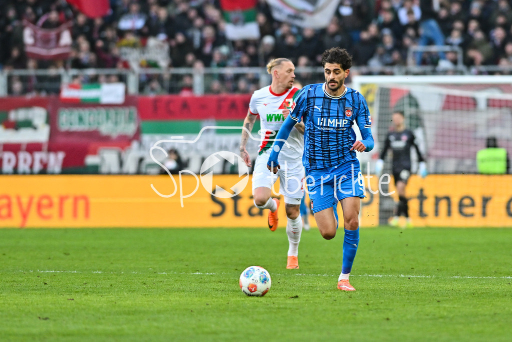 FC Augsburg - 1. FC Heidenheim | AUGSBURG, GERMANY - 15. FEBRUARY: am Ball Eren Sami DINKCI (1. FC Heidenheim 8)  Einzelfoto / Freisteller während dem Bundesligamatch zwischen dem FC Augsburg und dem 1. FC Heidenheim am 22. Spieltag in der WWK-Arena / DFL REGULATIONS PROHIBIT ANY USE OF PHOTOGRAPHS AS IMAGE SEQUENCES AND/OR QUASI-VIDEO