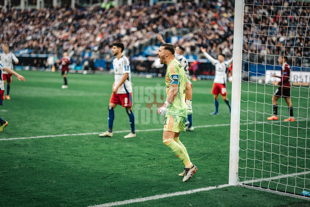 Fußball | Männer | Saison 2024/2025 | 2. Fußball-Bundesliga | 11. Spieltag | Hamburger SV vs. 1. FC Nürnberg | 03.11.2024 | Daniel Heuer Fernandes (#1, HSV) emotional