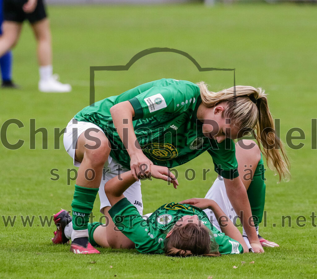 2023-10-07_098_FC_Forstern_gegen_Karlsruher_SC | Forstern, Deutschland, 07.10.2023:
Fußball, B-Juniorinnen-Bundesliga Süd 2023 / 2024, 4. Spieltag, FC Forstern gegen Karlsruher SC, Endergebnis: 1:1

Yanica Moritz (FC Forstern, #17)

Foto: Christian Riedel / fotografie-riedel.net