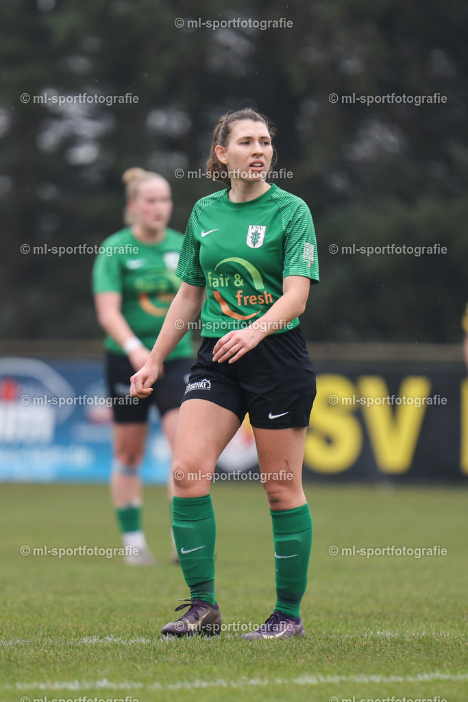 Fußball I Frauen I Saison 2025/2026 I Oberliga Schleswig-Holstein I 12. Spieltag I SV Frisia 03 Risum-Lindholm - Eichholzer SV | ml-sportfotografie - Realisiert mit Pictrs.com