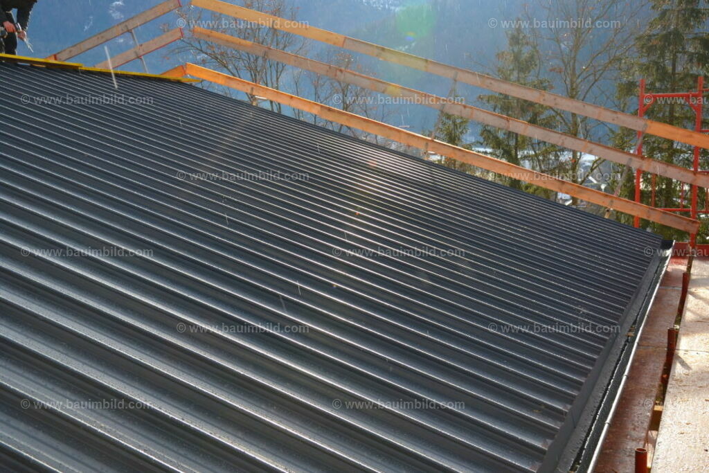 bib-lg11-spenglerarbeiten-0131 | Nach LV-Leistungsgruppen sortierte Detailfotos über den Bau eines Hauses. Alle Hausbau-Bilder direkt vom Urheber und Autor der Website Haus-Selber-Bauen.com