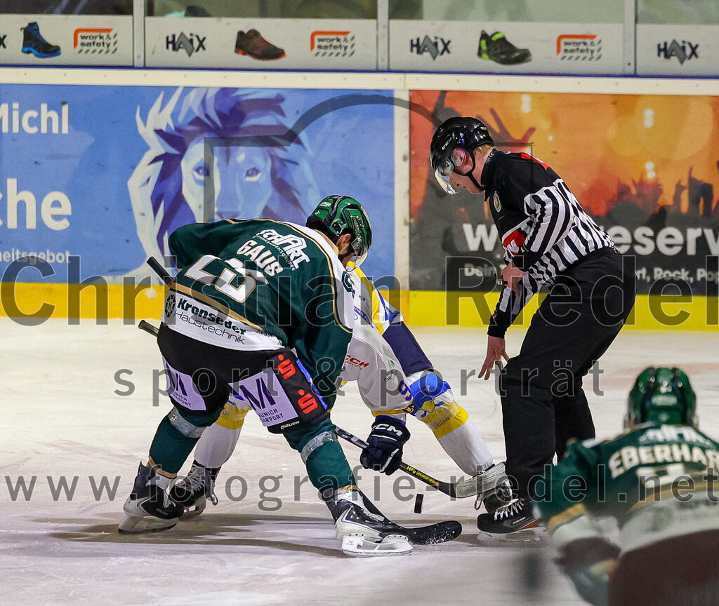 2025-12-05_071_TSV_Erding_gegen_Stuttgart_Rebels | Erding, Deutschland, 05.12.2025:Eishockey, Oberliga Süd 2025 / 2026, 23. Spieltag, TSV Erding gegen Stuttgart Rebels, Endergebnis: 5:6Lukas Gaus (Erding Gladiators, #23), Daniel Pronin (Stuttgart Rebels, #9)Foto: Christian Riedel / fotografie-riedel.net