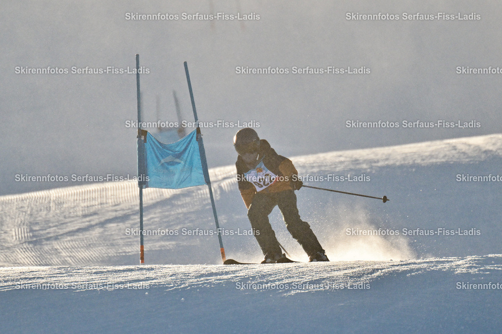 SRF_25.12.2025_0338 | Skirennfotos,Serfaus,Fiss,Ladis,Kinderskirennen,Winter,Tirol,Oberland,skirace,SFL,feelfree,weil wir's genießen,ski,Ski,skifahren,Sonnenplateau, - Realisiert mit Pictrs.com