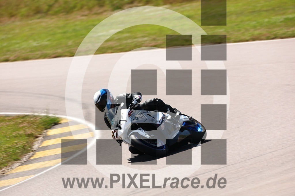 0877-20250622_01092 | Schöne Erinnerungen an spannende Momente - das festzuhalten ist unser Job. PIXELrace.de ist seit 2003 auf den Rennstrecken Europas unterwegs um die Action draußen beim Fahren und die wunderbare Stimmung imm Fahrerlager für euch einzufangen.