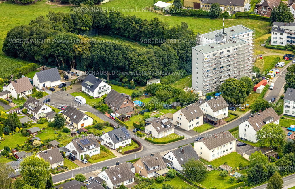 Werl240712288 | Luftbild, Sanierungen im Quartier Melsterberg, Hochhaus Fassaden Renovierung und Sanierung, Droste-Hülshoff-Straße, kleine Wiese mit Wäldchen, Werl, Soester Börde, Nordrhein-Westfalen, Deutschland